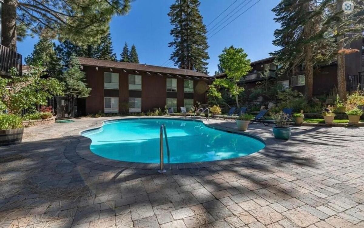 Den - Steps To Mammoth Village! Apartment